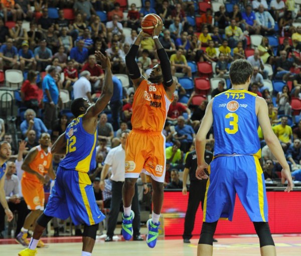 Winner Cup semifinals: Maccabi Fox Tel Aviv VS. Maccabi Rishon Lezion 26.09.2015